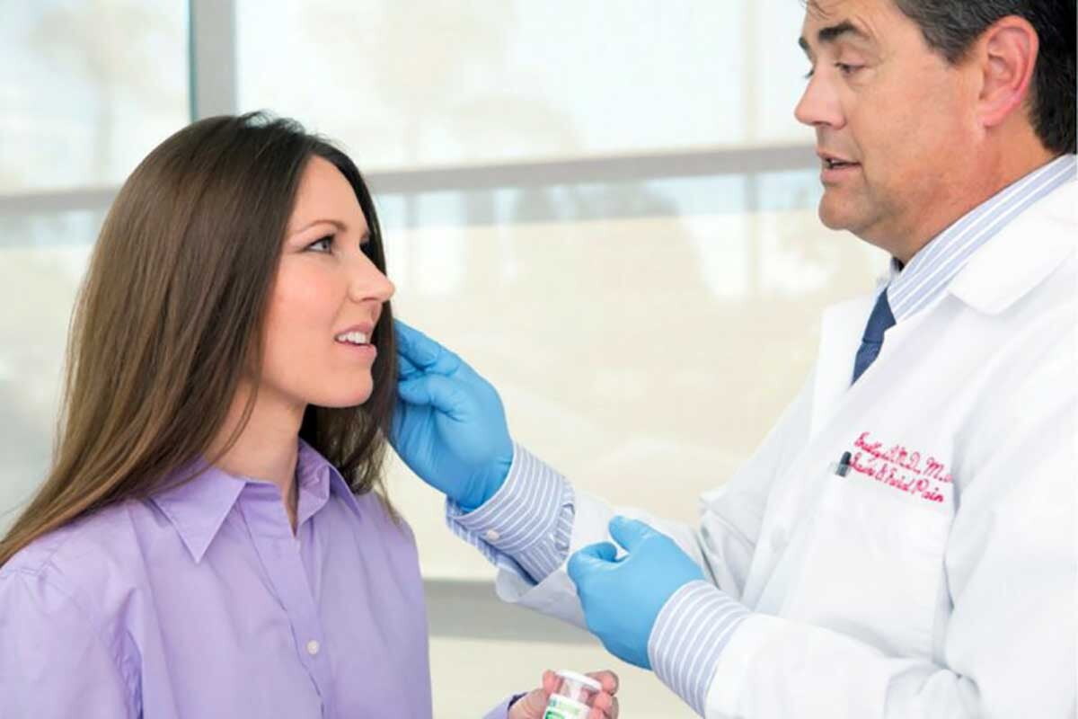 Dr. Brad Eli, DMD, MS helping a patient with jaw sprain and strain issues